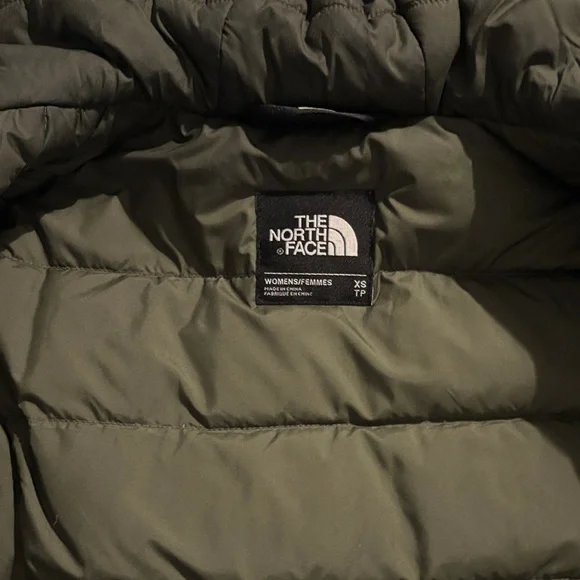 The North Face Women's Olive Ski Jacket with Faux Fur Hood - Picture 2 of 4